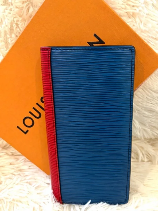 LOUIS VUITTON EPI LEATHER BIFOLD WALLET - Picture 1 of 7